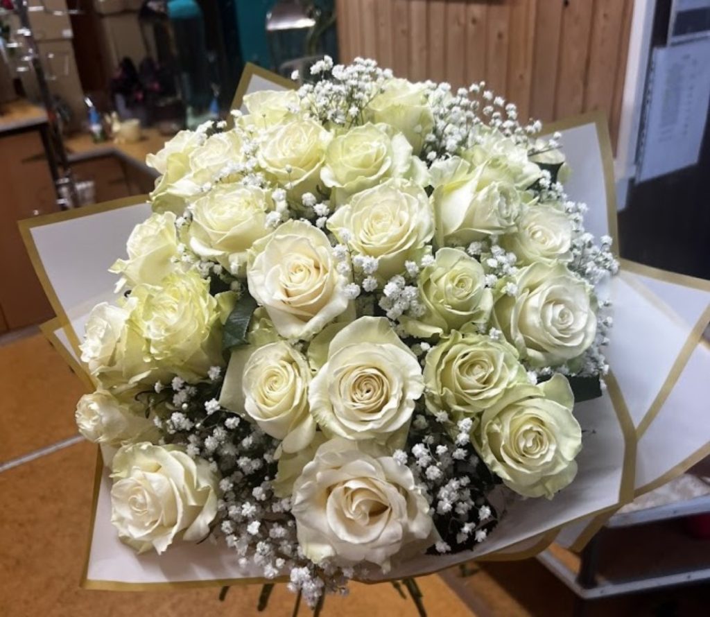 Rosenstrauß aus weißen Rosen